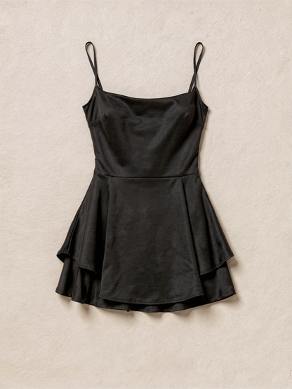 EMILIA | RÜCKENFREIES KLEID AUS SATIN